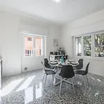 Altalena Sulla Piazza, Un Affaccio D'eccezione *