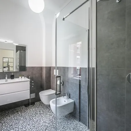 Altalena Sulla Piazza, Un Affaccio D'eccezione * Modena