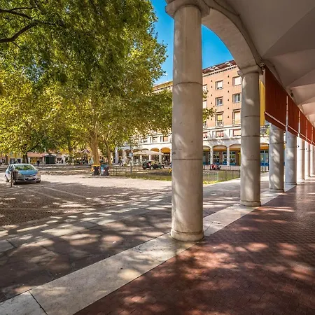 Altalena Sulla Piazza Apartment *