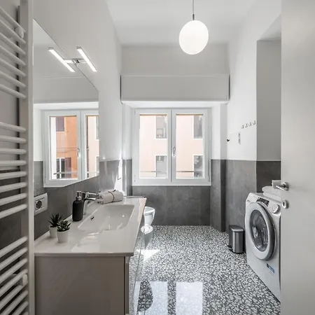 Altalena Sulla Piazza, Un Affaccio D'eccezione *